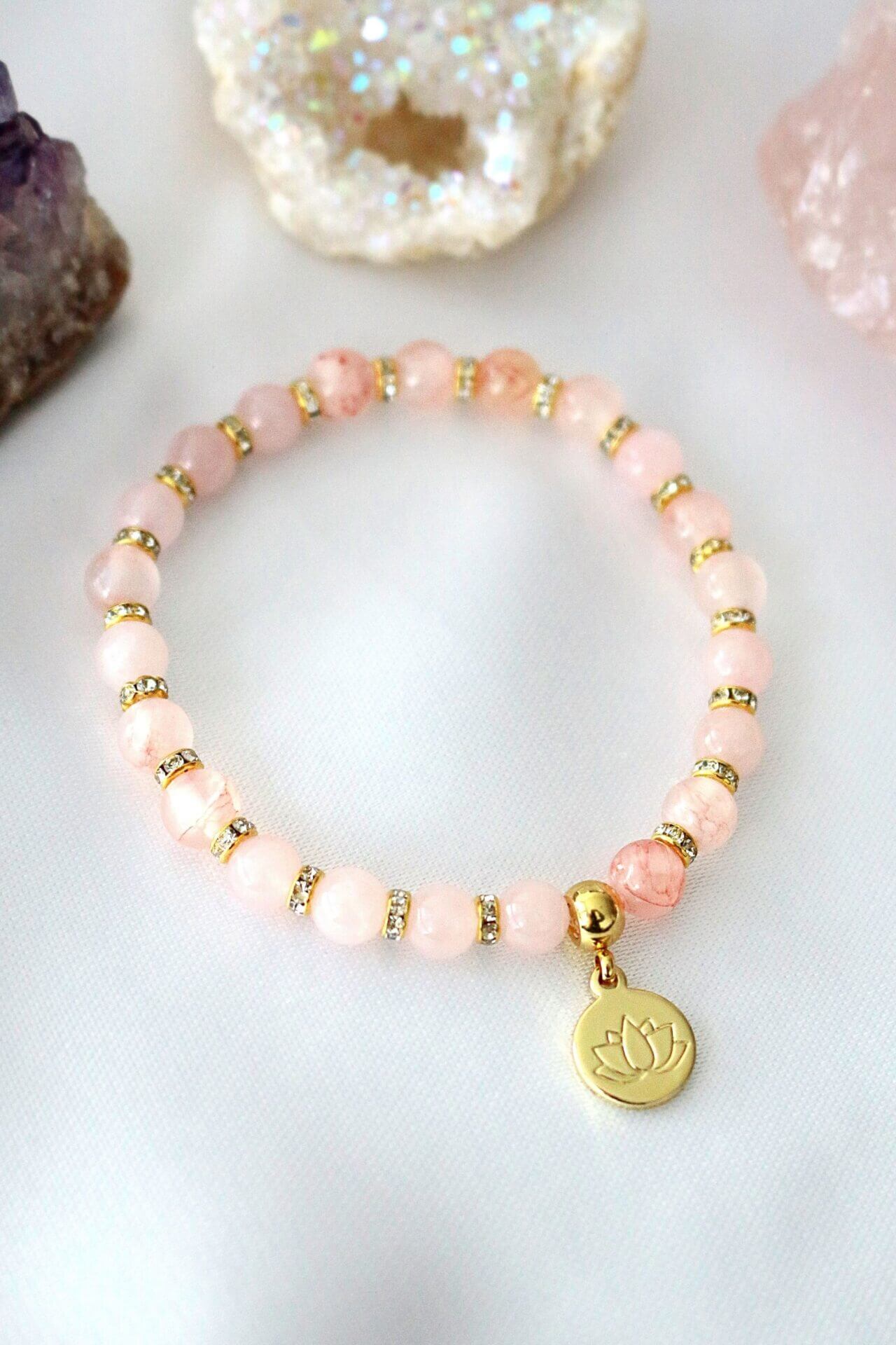 Pulseira Elástica de Quartzo Rosa – Ametista | Charme de Flor de Lótus 24K